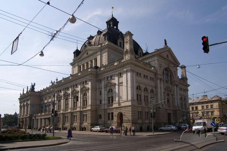 Apt In The Center Of The Town Near The Opera House Apartment Лвив Екстериор снимка